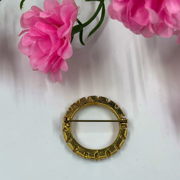 Pearl Wreath Minimalist Vintage Brooch - Picture 4 of 5
